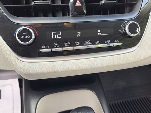 Used 2021 Toyota Corolla LE FWD image 21