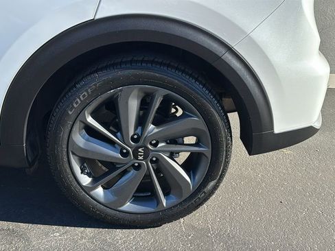 Used 2017 Kia Niro EX image 8