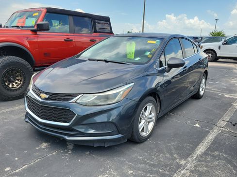 Used 2018 Chevrolet Cruze LT FWD image 3