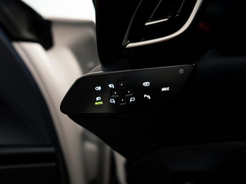 Used 2024 Ferrari Roma Spider image 23