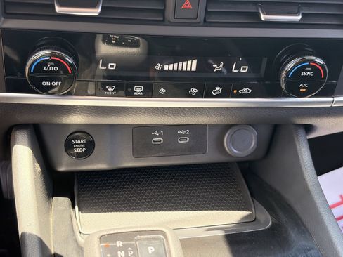 Used 2024 Nissan Rogue SV AWD/4WD image 22