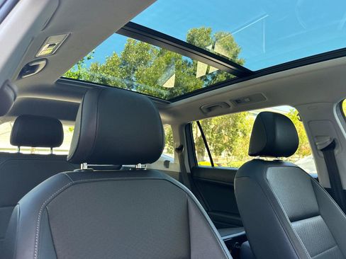 Used 2019 Volkswagen Tiguan SEL FWD image 17