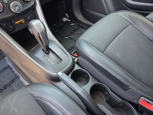 Certified 2021 Chevrolet Trax LT w/ LT Convenience Package FWD image 25