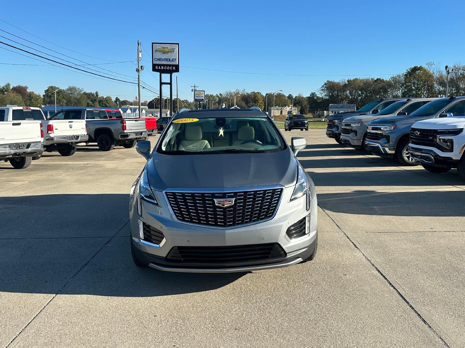 Used 2025 Cadillac XT5 Premium Luxury AWD/4WD image 2