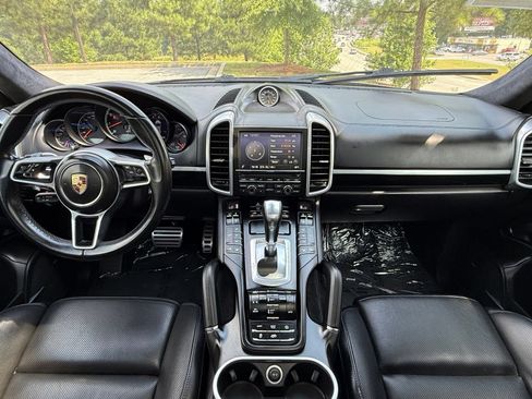 Used 2016 Porsche Cayenne Turbo AWD/4WD image 23