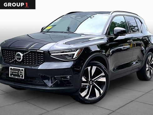 Used 2024 Volvo XC40 B5 Plus w/ Protection Package Premier AWD/4WD image 1