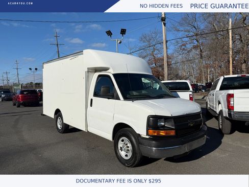Used 2015 Chevrolet Express 3500 image 2