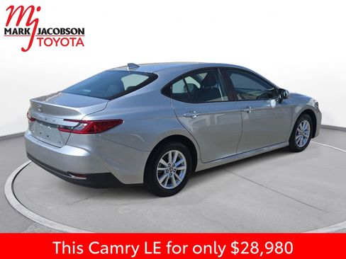 Used 2025 Toyota Camry LE w/ Convenience Package image 9