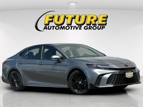 Used 2025 Toyota Camry SE FWD image 2