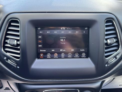 Used 2021 Jeep Compass Latitude w/ Sun and Sound Group FWD image 17
