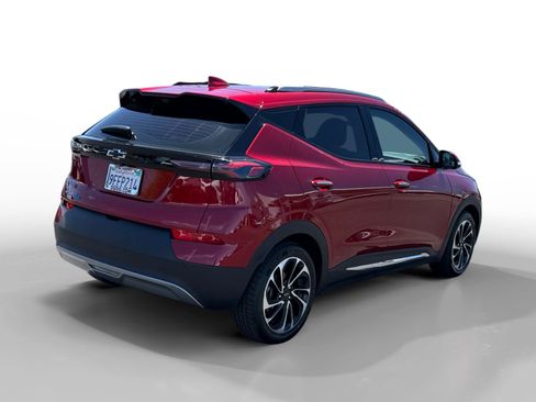 Used 2023 Chevrolet Bolt EUV Premier w/ Sun & Sound Package FWD image 5