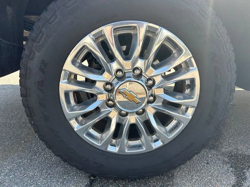 Used 2023 Chevrolet Silverado 2500 High Country w/ Safety Package II AWD/4WD image 8
