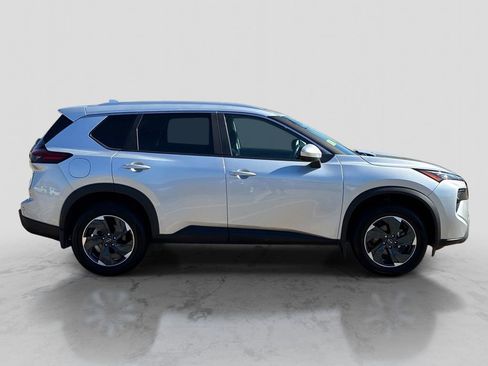Used 2024 Nissan Rogue SV w/ SV Premium Package AWD/4WD image 8