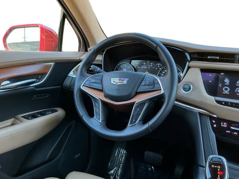 Used 2017 Cadillac XT5 Platinum w/ Driver Assist Package image 12