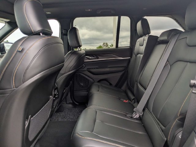 New 2026 Jeep Grand Cherokee Limited AWD/4WD image 15