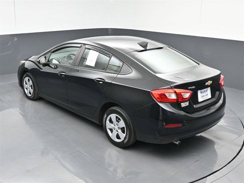 Used 2018 Chevrolet Cruze LS FWD image 27