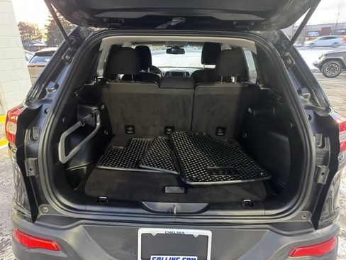 Used 2015 Jeep Cherokee Latitude w/ Cold Weather Group image 10