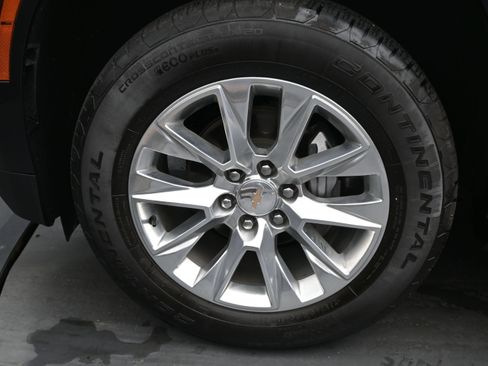 Used 2025 Chevrolet Tahoe Premier AWD/4WD image 11