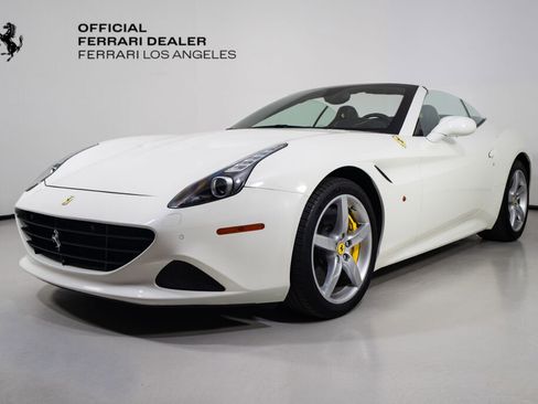 Used 2017 Ferrari California T RWD image 1