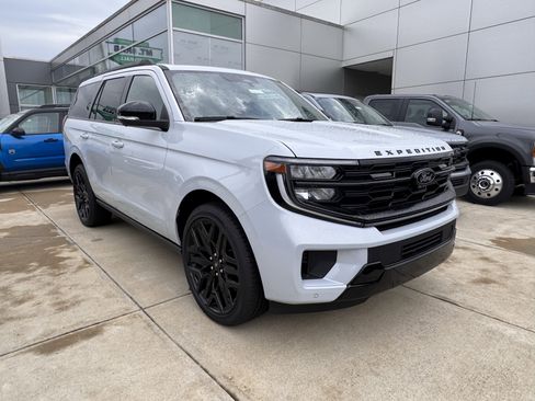 New 2026 Ford Expedition Platinum AWD/4WD image 2