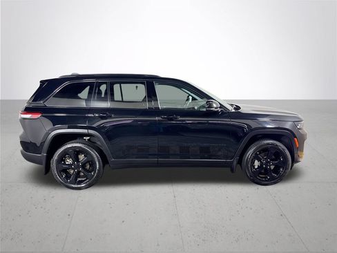 Certified 2025 Jeep Grand Cherokee Limited w/ Black Appearance Package AWD/4WD image 6