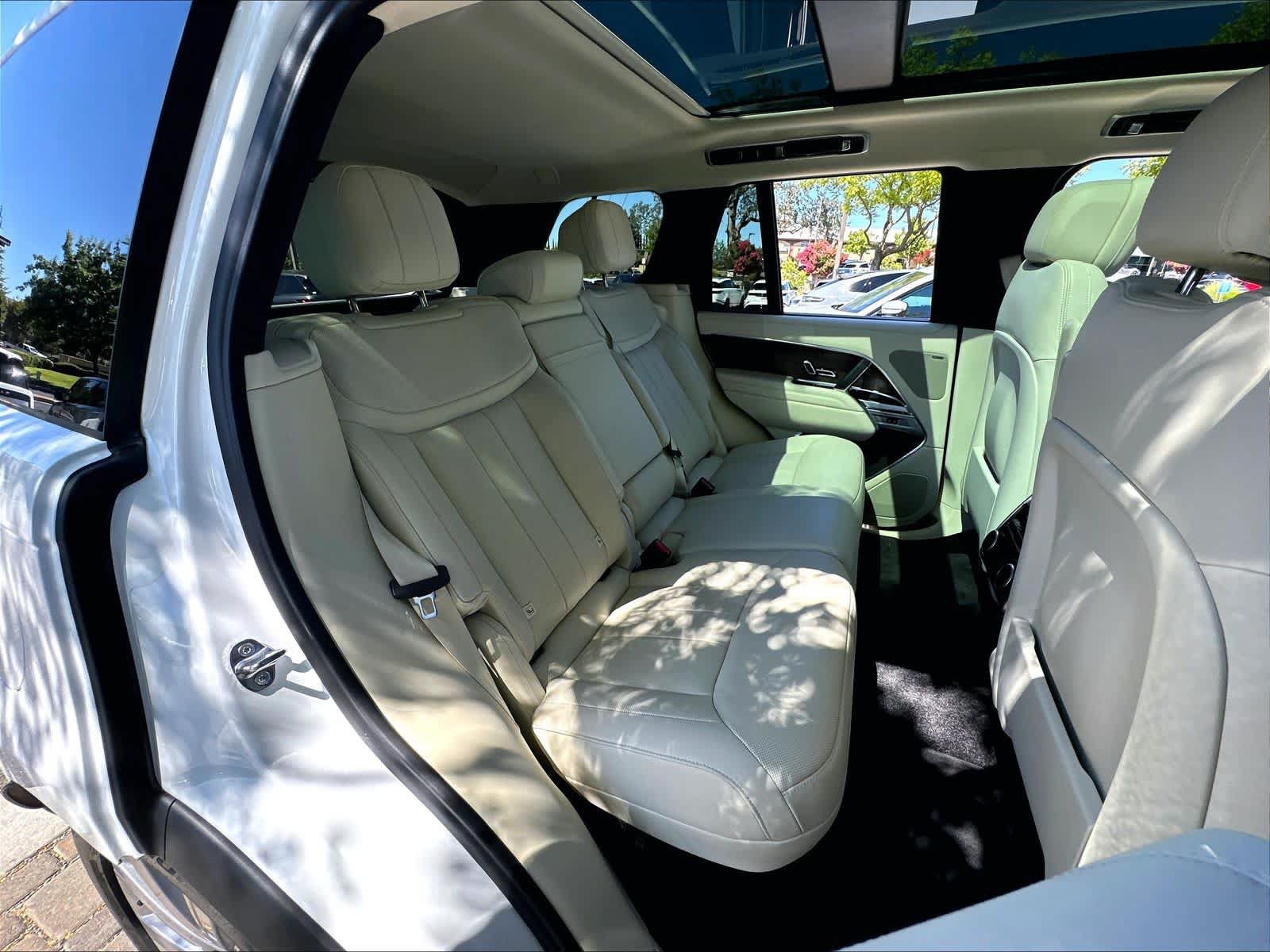 Used 2025 Land Rover Range Rover SE AWD/4WD image 31