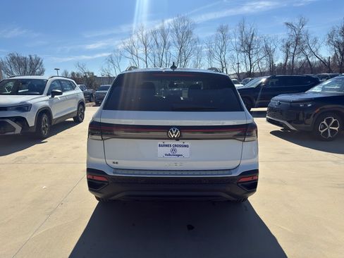 New 2026 Volkswagen Taos SE FWD image 6