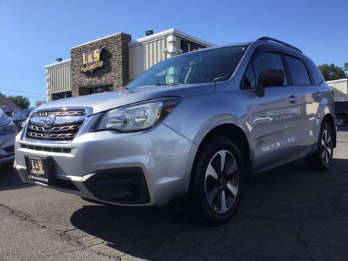 Used 2017 Subaru Forester 2.5i w/ Alloy Wheel Package AWD/4WD image 2