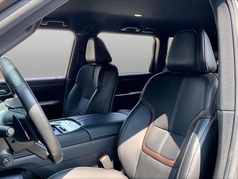 Certified 2025 Nissan Armada SL RWD image 8