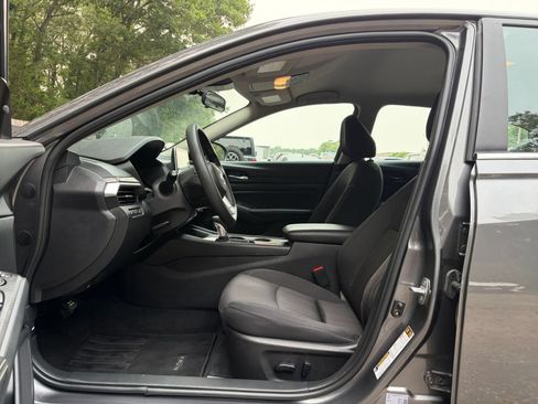 Used 2025 Nissan Altima 2.5 SV FWD image 27
