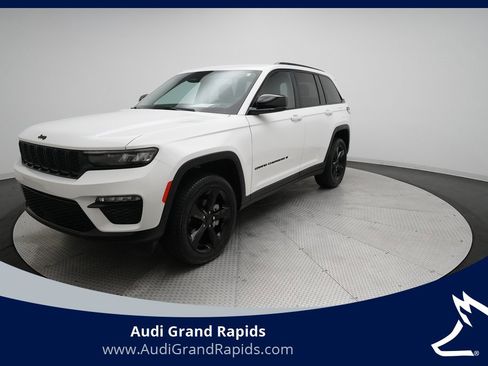 Used 2023 Jeep Grand Cherokee Limited w/ Black Appearance Package image 1