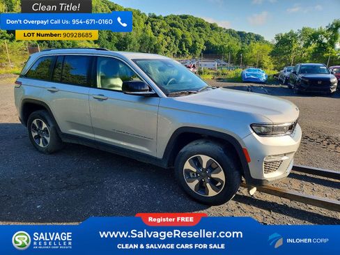 Used 2023 Jeep Grand Cherokee 4WD 4xe image 5