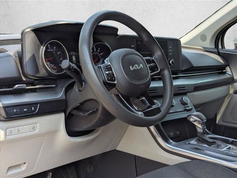 Used 2022 Kia Carnival LX FWD image 10