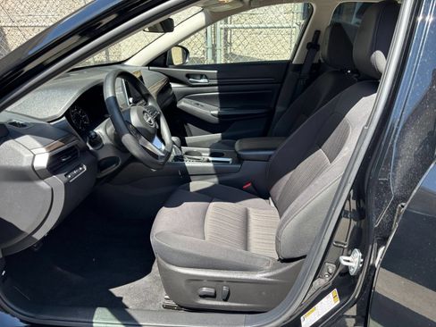 Used 2025 Nissan Altima 2.5 SV FWD image 28