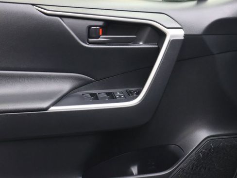 Used 2019 Toyota RAV4 LE w/ All Weather Liner Package AWD/4WD image 19