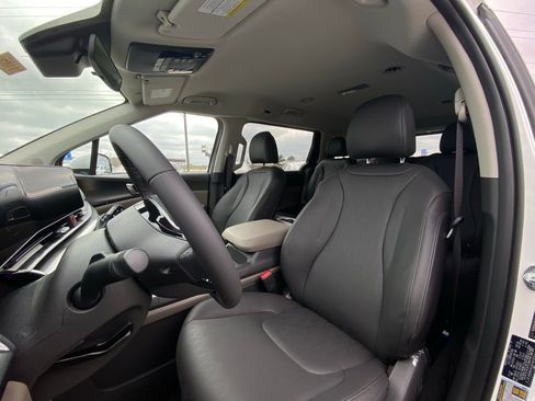 New 2026 Kia Carnival LXS image 9