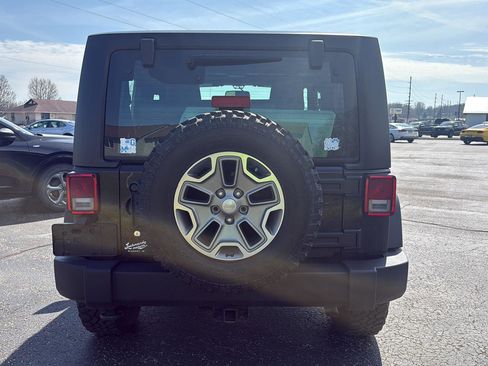 Used 2018 Jeep Wrangler Rubicon w/ Cold Weather Group image 9