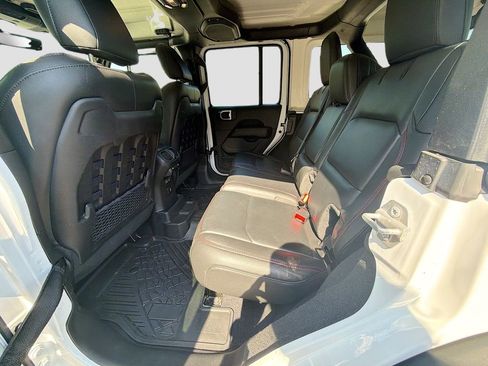 Used 2022 Jeep Wrangler Unlimited Rubicon w/ LED Lighting Group AWD/4WD image 20