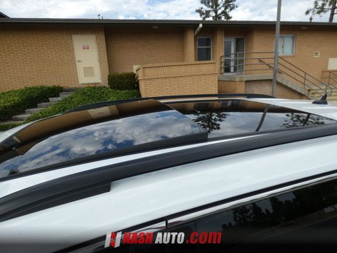 Used 2020 Volkswagen Tiguan SE w/ Panoramic Sunroof Package FWD image 17