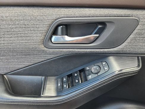 Used 2022 Nissan Rogue SV FWD image 21