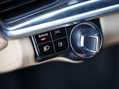 Used 2021 Porsche Panamera 4 image 24