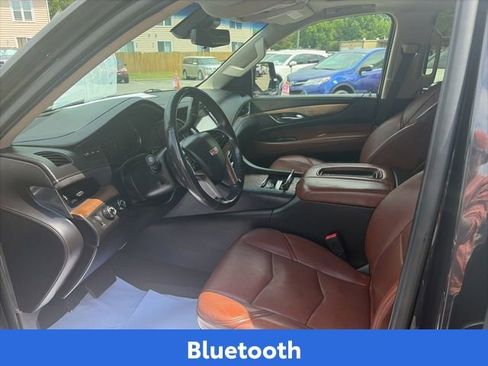 Used 2019 Cadillac Escalade Luxury AWD/4WD image 8