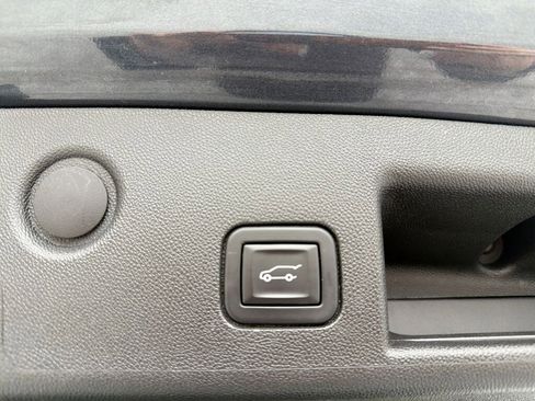 Used 2023 Chevrolet Equinox LT image 36