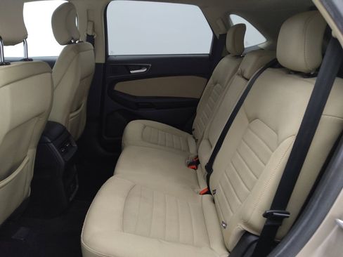 Used 2017 Ford Edge SE FWD image 18