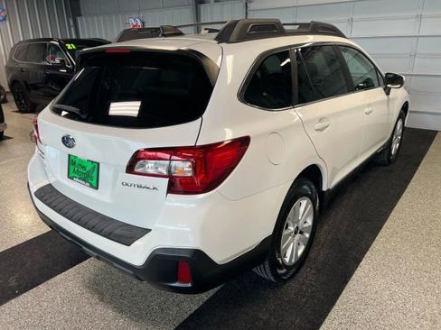 Used 2019 Subaru Outback 2.5i Premium image 3