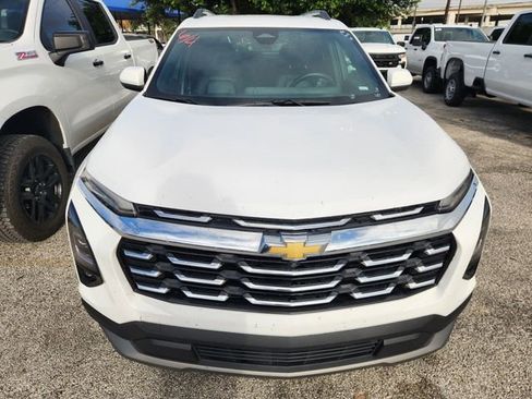 Used 2025 Chevrolet Equinox LT w/ Convenience Package II FWD image 2