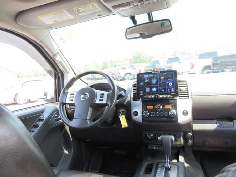 Used 2016 Nissan Frontier PRO-4X AWD/4WD image 27