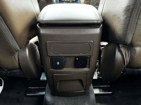 Used 2022 Ford Explorer King Ranch w/ Premium Technology Package AWD/4WD image 38