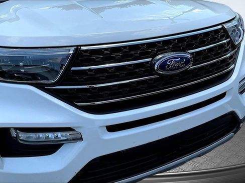 Used 2020 Ford Explorer XLT w/ Equipment Group 202A AWD/4WD image 29