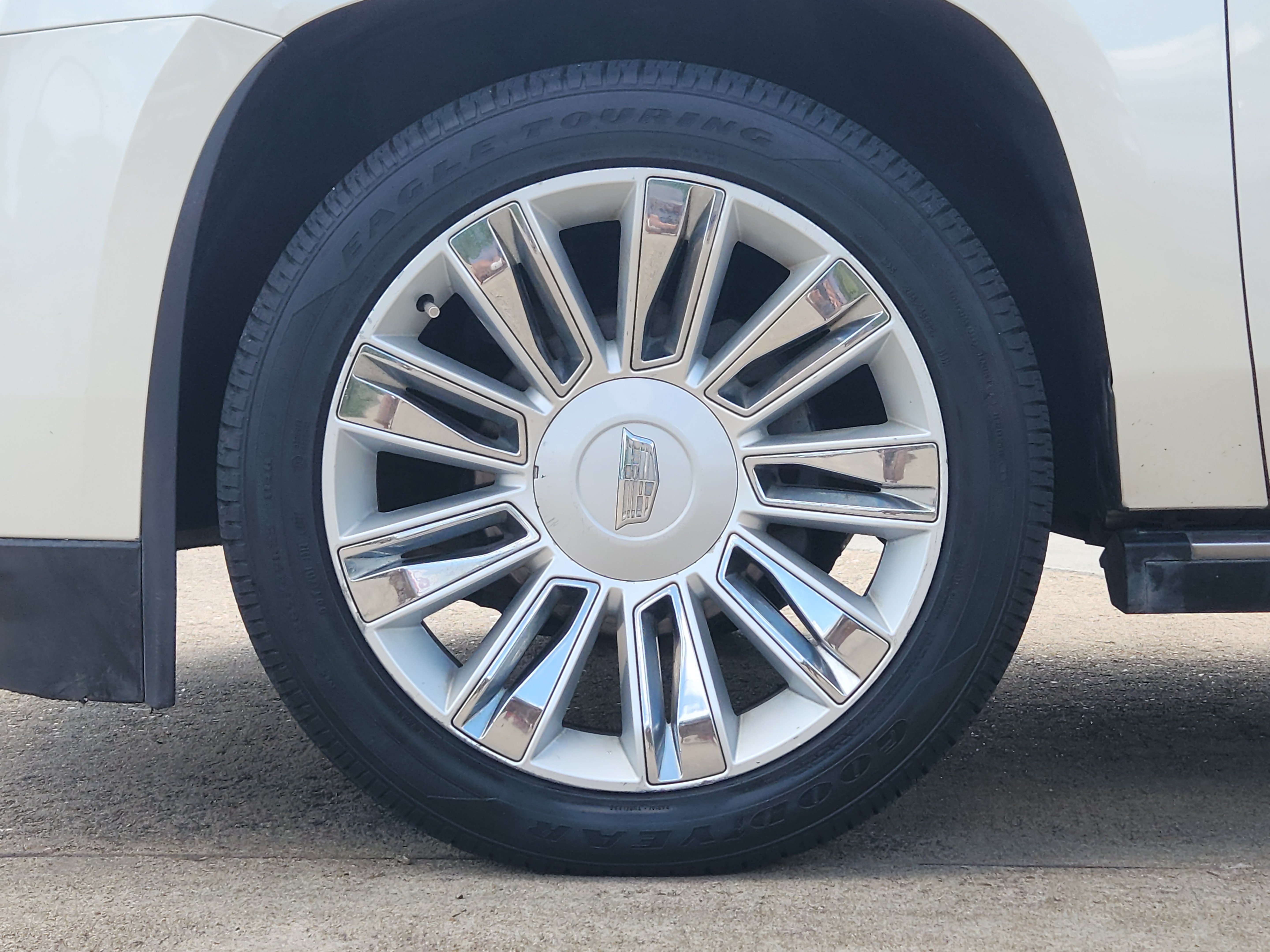 Used 2015 Cadillac Escalade ESV Platinum AWD/4WD image 7